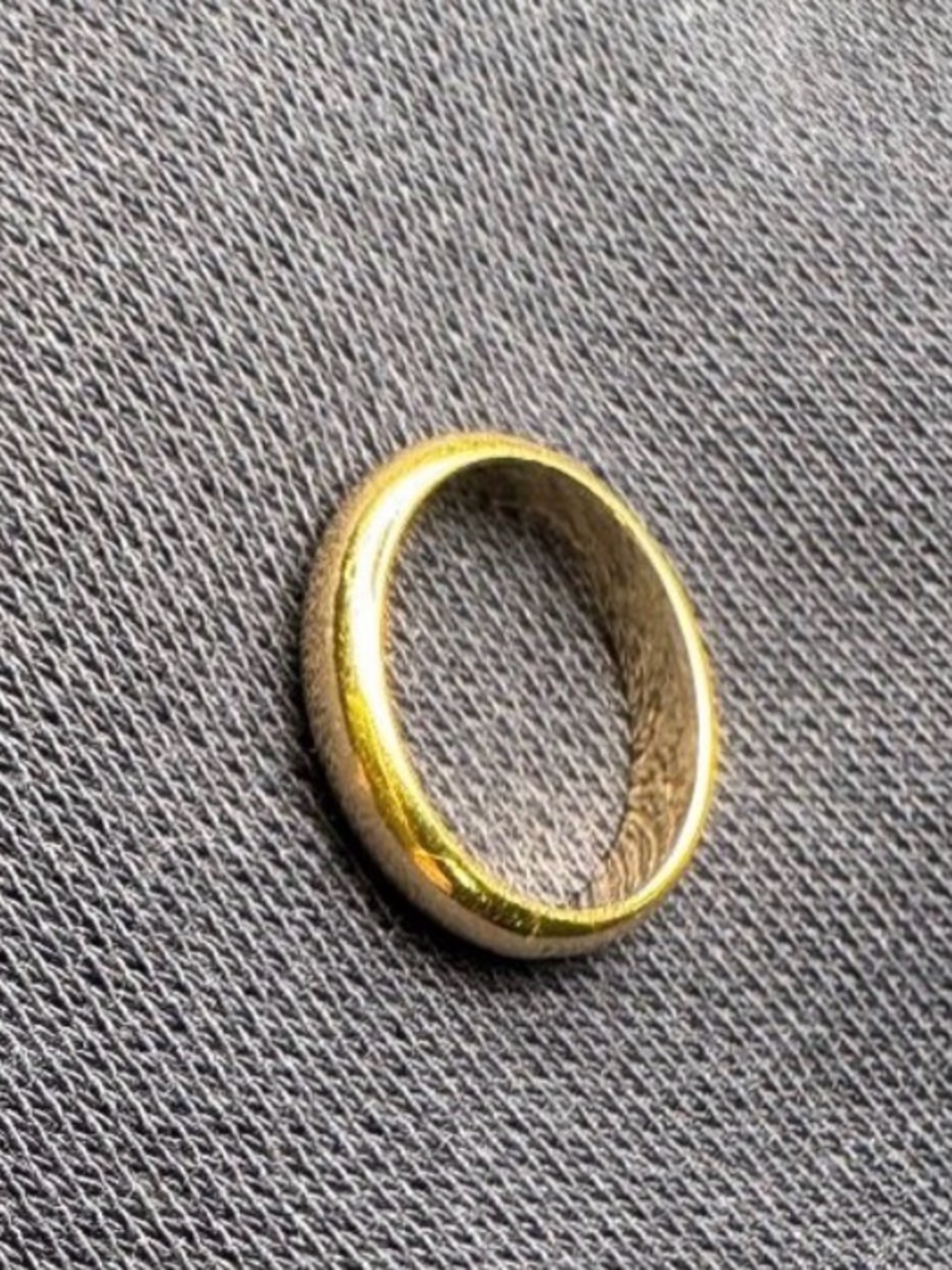 GORGEOUS 14k gold filled band (size 4.5)- Free shipping